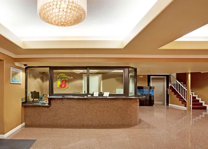 Super 8 By Wyndham Los Angeles Downtown