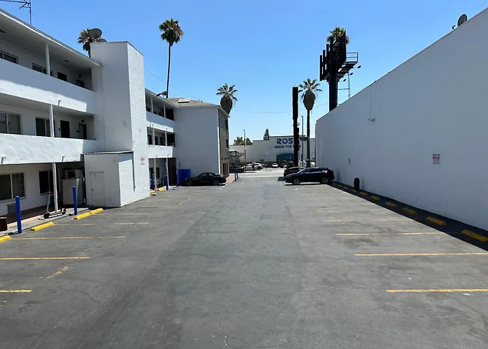 Dusk Hotel Hollywood Los Angeles