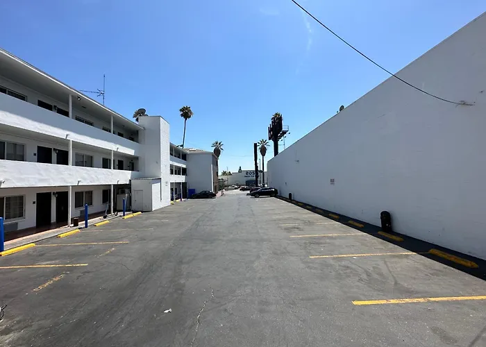 Dusk Hotel Hollywood Los Angeles