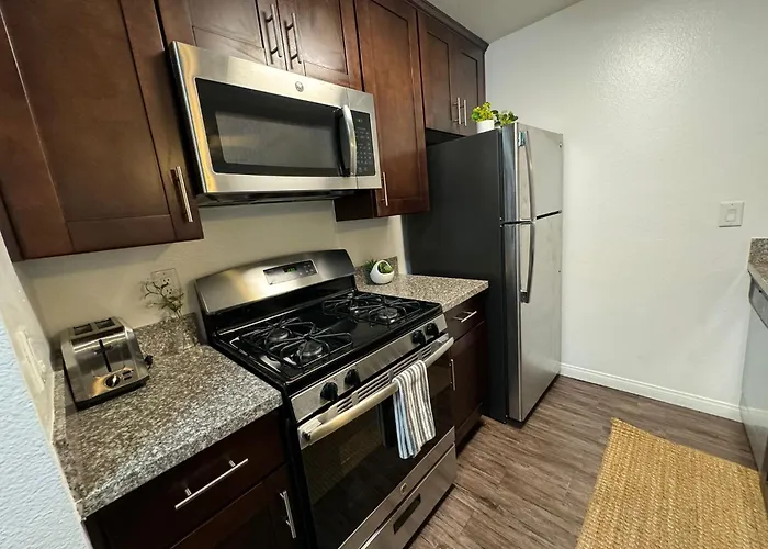 Modern 2Br Hollywood Apt With Rooftop Pool, Free Parking & Close To Walk Of Fame And Universal Studios Los Angeles, Estados Unidos