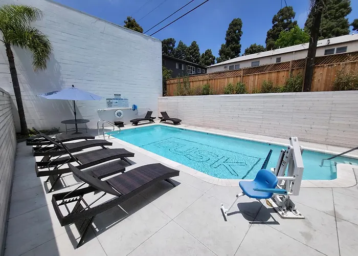 Dusk Hotel Hollywood Los Angeles