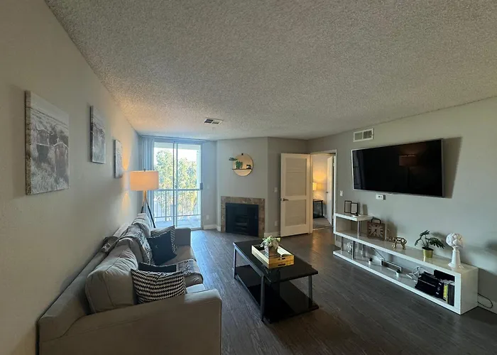 Modern 2Br Hollywood Apt With Rooftop Pool, Free Parking & Close To Walk Of Fame And Universal Studios Los Angeles, United States