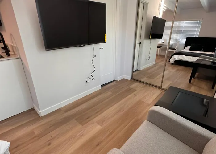 Modern Studio Stylish &Cozy Back Unit Los Angeles, USA