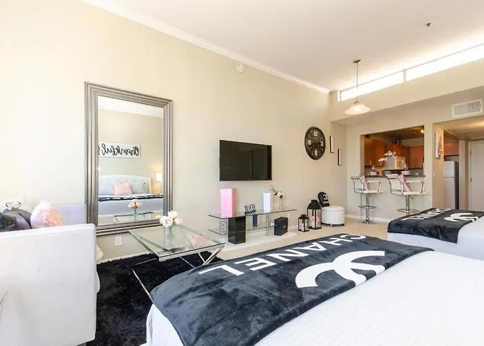 Loft Apartments At Hollywood Free Parking Close To Studios Universal Los Angeles, USA