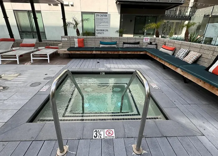 Wallace Luxurious Los Angeles