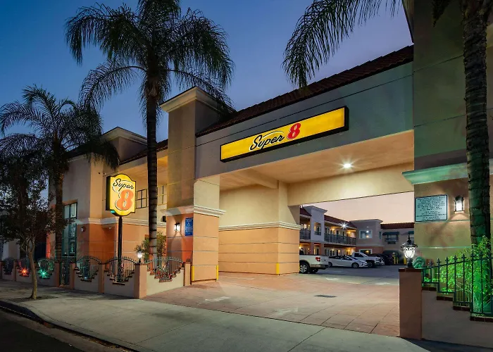 Super 8 By Wyndham North Hollywood Motel Los Angeles