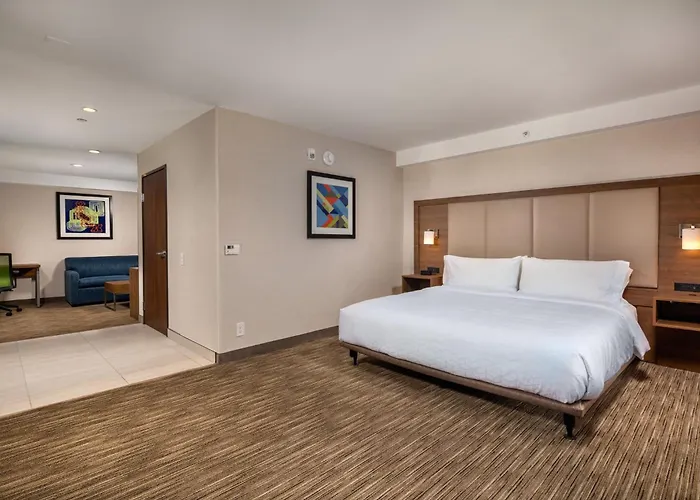 Holiday Inn Express & Suites Chatsworth By Ihg Los Angeles