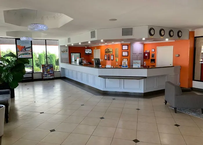 Howard Johnson By Wyndham Reseda Hotel & Suites Los Angeles