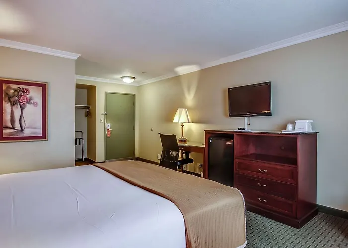 Howard Johnson By Wyndham Reseda Hotel & Suites Los Angeles