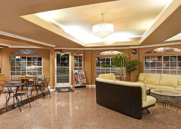Super 8 By Wyndham Los Angeles Downtown